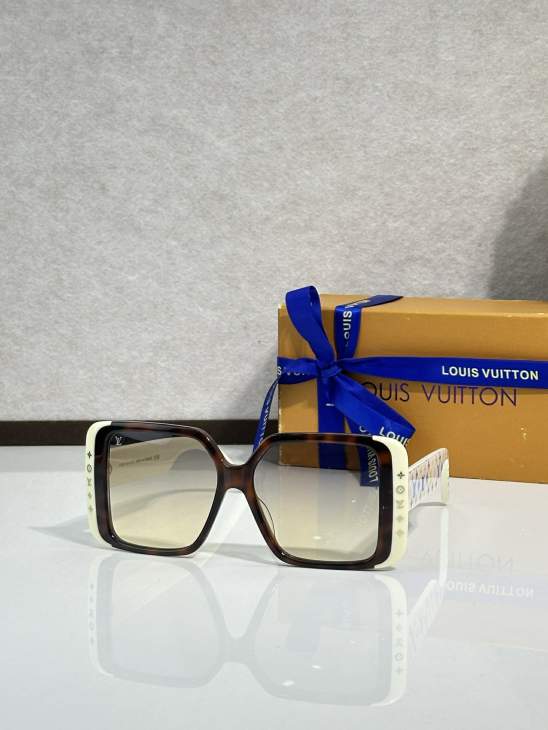 Picture of Louis Vuitton Sunglasses _SKUfw77796860fw